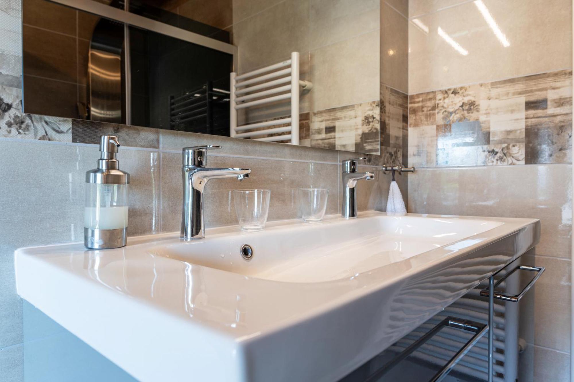 Les Bellevues Hotel Moye Екстериор снимка